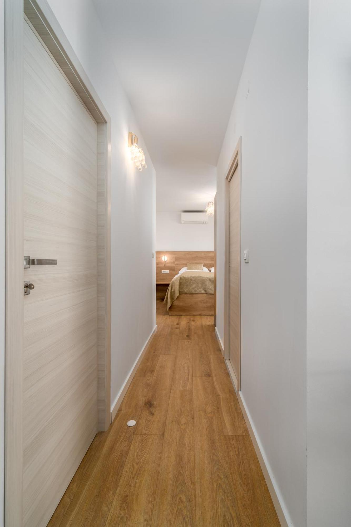 Rooms Vedrana (Adults Only) Podstrana Bilik gambar